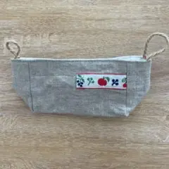 リネン素材の刺繍付き小物入れ　バスケット　ハンドメイド