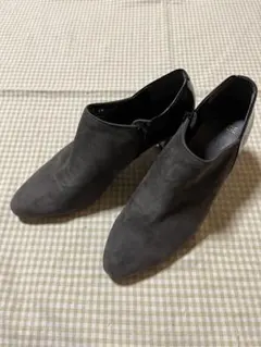 グレー ネイビー　スエード エナメルポインテッドトゥ ブーティ ヒール6cm