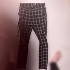 スキニーパンツ ブラックとホワイト チェック