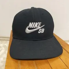 NIKE SB キャップ ブラック 刺繍ロゴ 56㎝のサムネイル