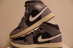 NIKE WMNS AIR JORDAN 1 MID