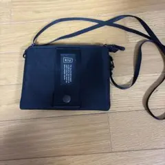 kiu ブラック ショルダーバッグ サコッシュのサムネイル