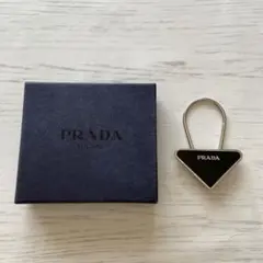✨美品・箱付✨プラダ PRADA キーリング キーホルダー レッド スクエア