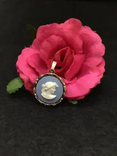 ウェッジウッド　ジャスパーブルーカメオデザイン ペンダントトップ