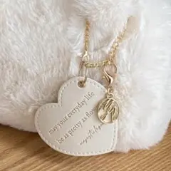 マジェスティックレゴン ハートチャーム ホワイト ゴールド バッグ