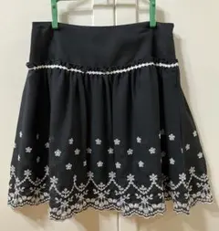 mimosa 花柄 刺繍 フレアスカート ブラック ひざ丈のサムネイル