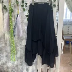 フリル付き黒ロングスカート