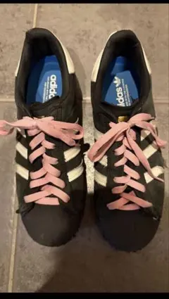 adidas ブラック/ホワイト スニーカー