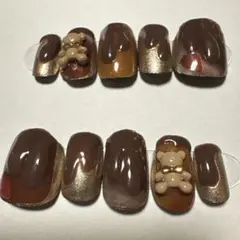 クマモチーフのブラウンネイルチップチョコレート風 苺の飾りあり可愛らしさ満点