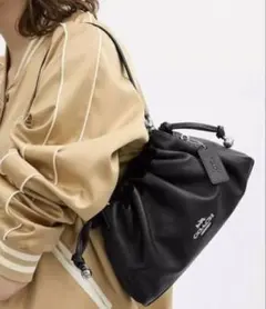 COACH ブラック ドローストリング ショルダーバッグ