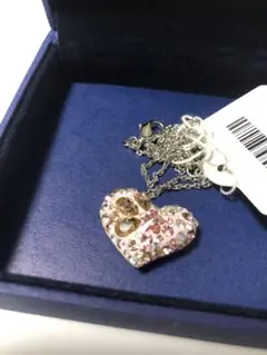SWAROVSKIのハート型のペンダントにストーン ネックレス