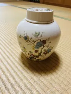 陶器 蓋付き花器 花と鳥のデザイン　ロンドンの焼き物