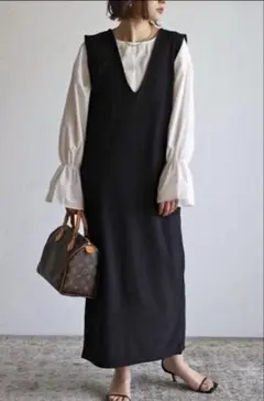 【新品タグ付き】BONJOUR SAGAN Vネックロングジャンパースカート　黒