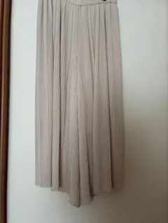 ユニクロ　シフォンプリーツスカートパンツ