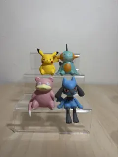 座るポケモン　ピカチュウ　ヤドン　リオル　ヌマクロー
