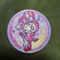 刺繍缶バッジ　ナリミヤキャラクターズ　ベリエちゃん　メゾピアノ