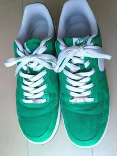 NIKE AIR FORCE 1 グリーン スニーカー