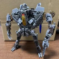 トランスフォーマー　スタースクリーム　リーダークラスのサムネイル