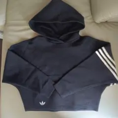 adidas レディースパーカー　黒