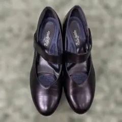 ブラック　ストラップ付きパンプス本革24.5 4E