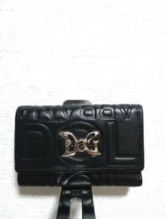 pium 三つ折り財布 モノグラムウォレット エナメルブラック キルティング pium 三つ折り財布 モノグラムウォレット エナメルブラック