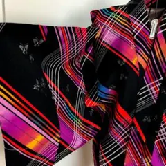 羽織【黒地/白蝶々/オレンジ、ピンク、赤暖色系ライン】ウール　手縫い