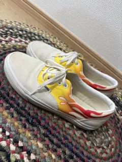 USED VANS フレイム柄 ロンT Mサイズ 白 USED VANS フレイム柄 ロンT Mサイズ 白 - メルカリ