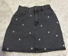 ダークグレー刺繍ミニスカート