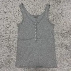Brandy Melville リブタンクトップ グレー ボタン付きのサムネイル