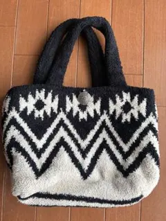 トートバッグ 黒と白のジグザグ模様