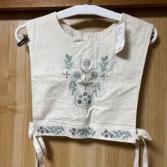 刺繍入りアイボリーベスト