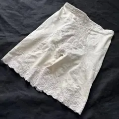 VT71 シャルレ　強補正　綺麗な花柄レース　ロングガードル　76 ベージュ系