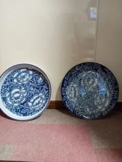 青い花柄の皿セット