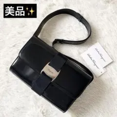 美品✨フェラガモ　パテントレザー　ワンショルダーバッグ　VARA ブラックのサムネイル