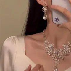 シルバー 花びら クリスタルストーン ネックレス ピアス 2点セット