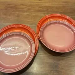 激レア】LE CREUSET プレート 2018年限定品 紅白 2枚セット - メルカリ