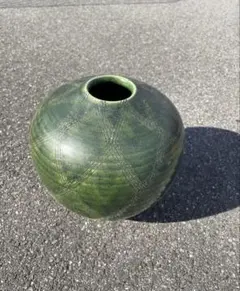 緑色の球形陶器　花瓶　工芸品　陶芸品