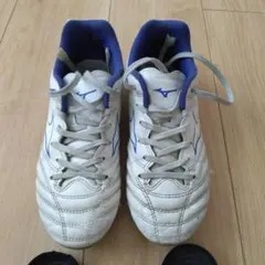 サッカースパイク23.5