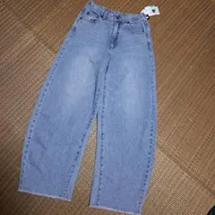 カーブデニムパンツ