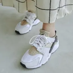 限定モデルNIKE meets emmiW NIKE AIR HUARACHEのサムネイル