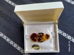 本べっ甲帯留め 葉模様付き ケース付き