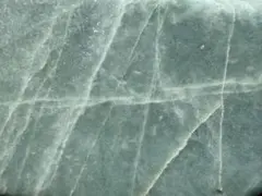 糸魚川翡翠 原石 特大 2.5kg - メルカリ