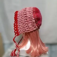 赤とピンクの編み物フード　帽子　ボンネット
