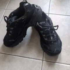 い*り様 ［大人気］スケッチャーズ スニーカー メモリーフォーム23センチ