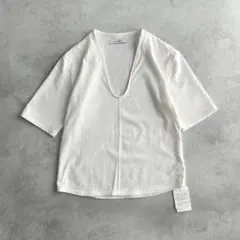 タグ付　ETRE TOKYO エトレトウキョウ　プランジングネックTeeのサムネイル