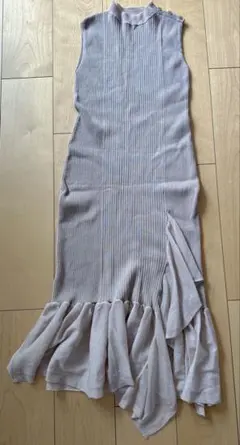 ノースリーブニットワンピース ベージュ フリル付き