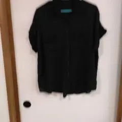 Sorridere ブラック ボタンアップシャツ 半袖