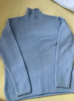 ライトブルータートルネックニット