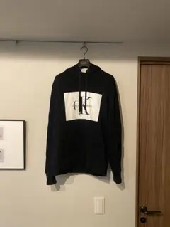 Calvin Klein ロゴ入り ブラックパーカー