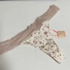 トリンプ　花柄 Tバックショーツ　クリーム色